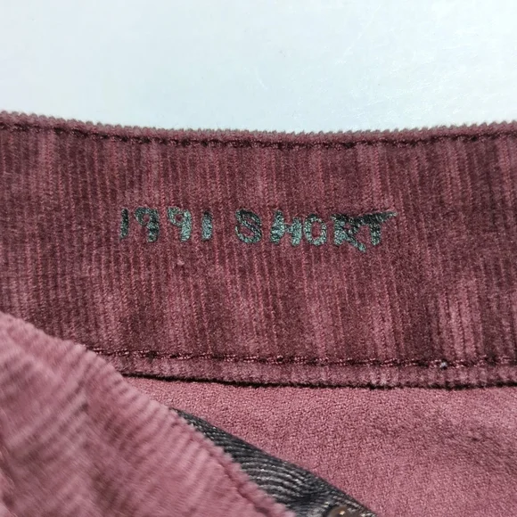 Volcom Classic Retro Mid Rise Featherwale Corduroy Yae Shorts Faded Burgundy 3 - Picture 5 of 13